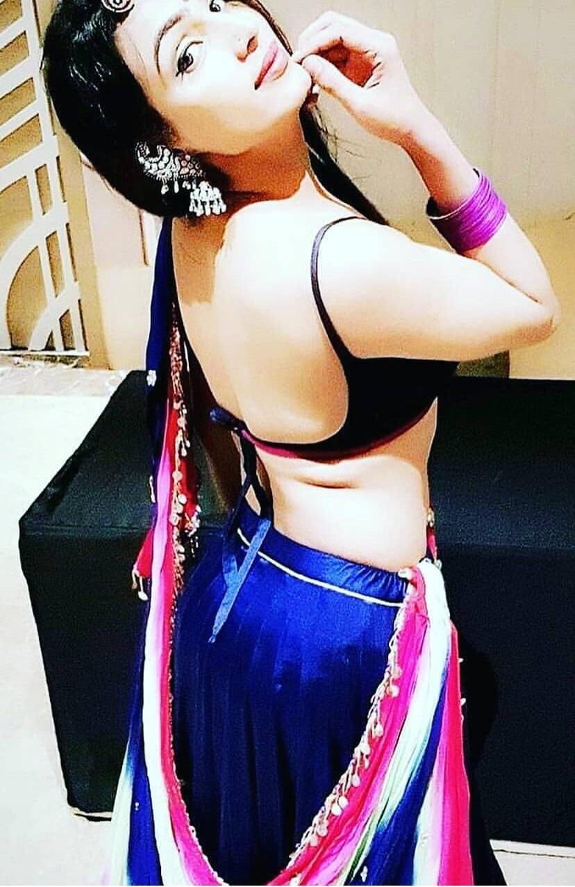 desi bhabhi im saree hot bauchnabel