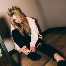 Avril Lavigne Wallpaper HD APK
