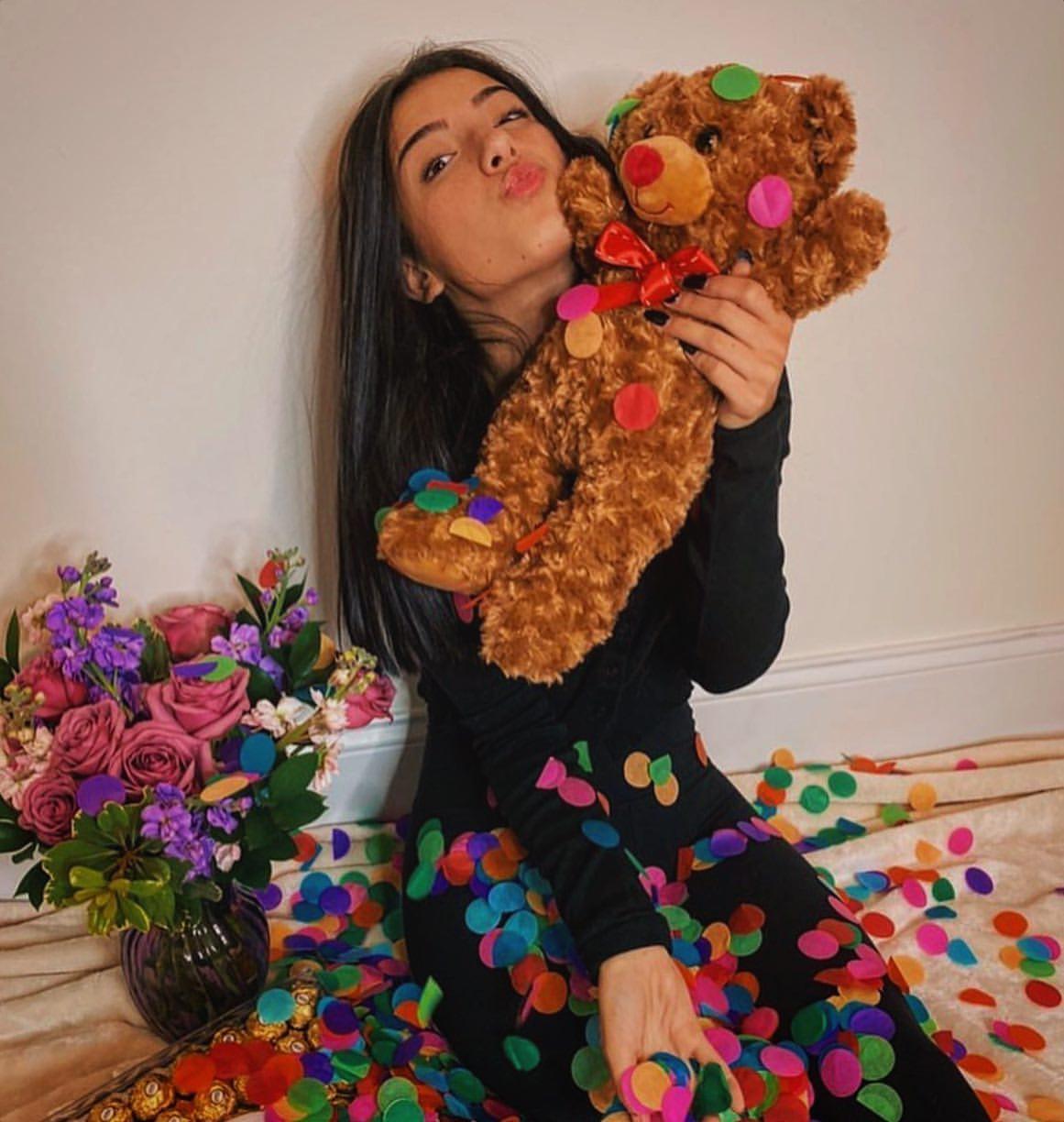Charlie Damelio Wallpaper For Android Apk Download Charlie Damelio Wallpaper For Android Apk Download