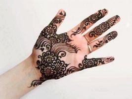 برنامه‌نما Mehndi Hands Designs عکس از صفحه