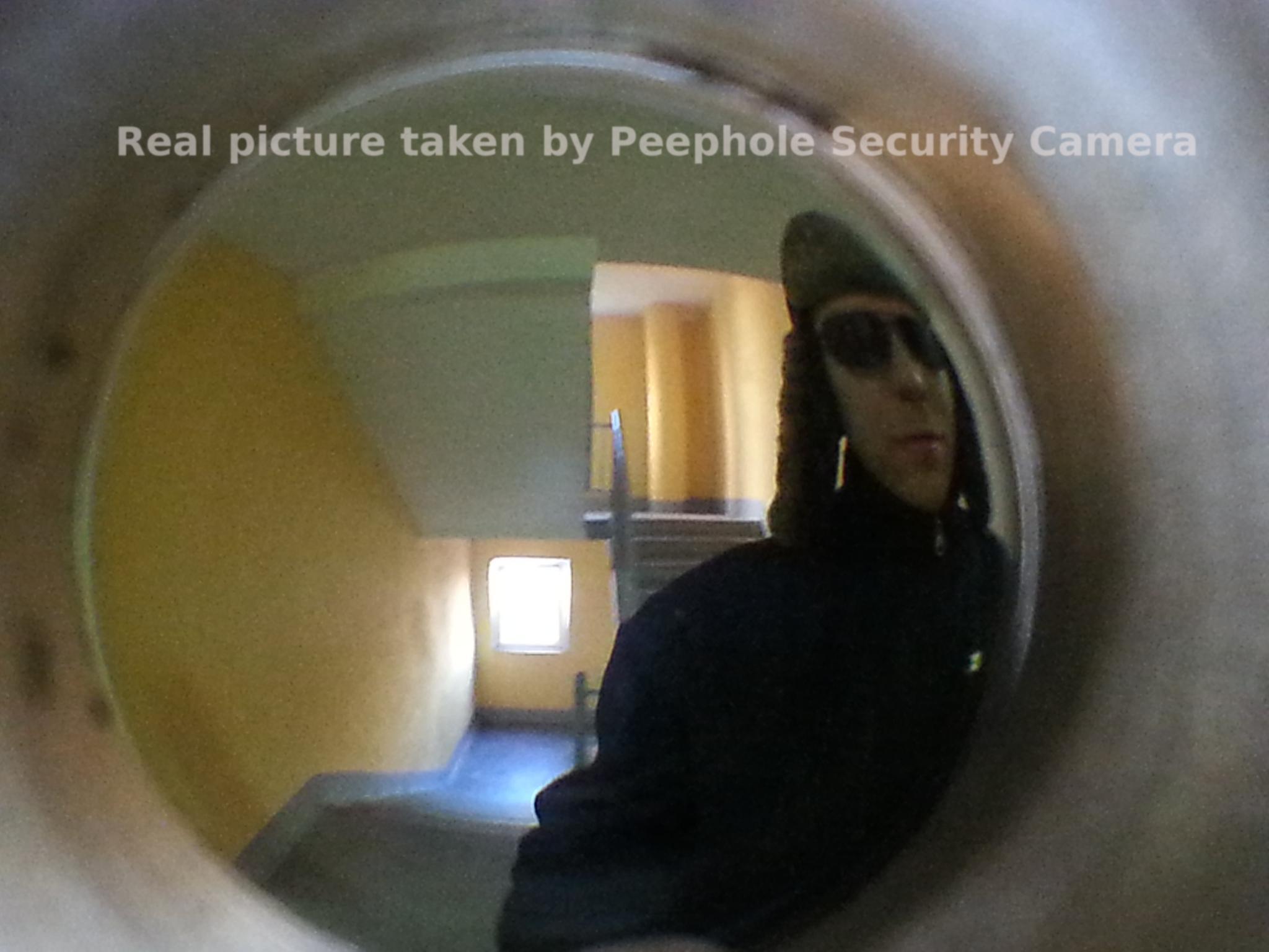 Погода в глазке. Камера ESP cam в дверной глазок. Вид в глазок. Дверь с глазком. Девушка в дверном глазке.