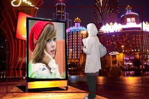 برنامه‌نما Hoarding Photo Frames عکس از صفحه