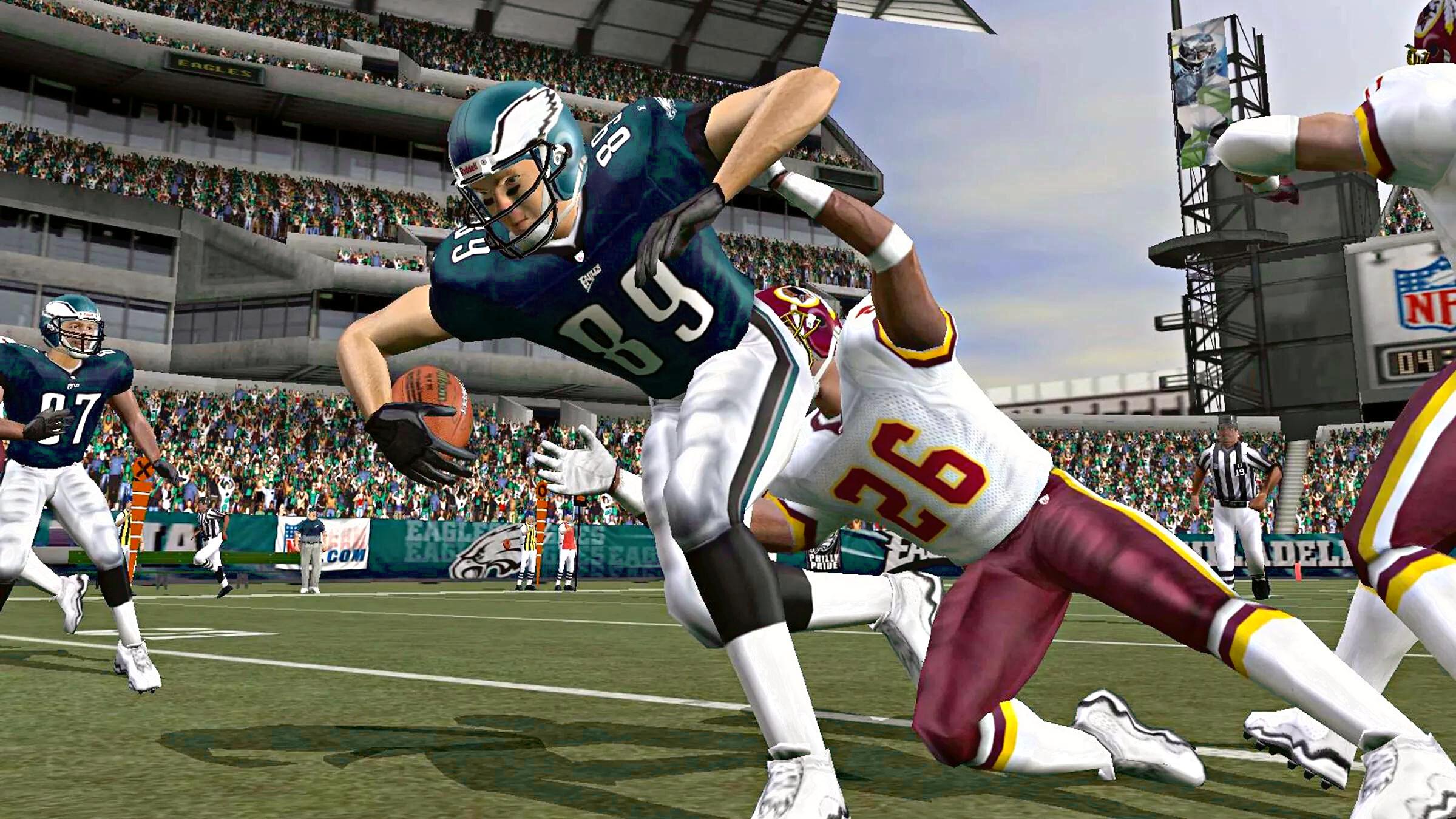 Американский футбол игра компьютерная. Мадден НФЛ 2004. Мадден НФЛ 2000. Madden NFL 2004 системные требования. Спортивные видео игры.