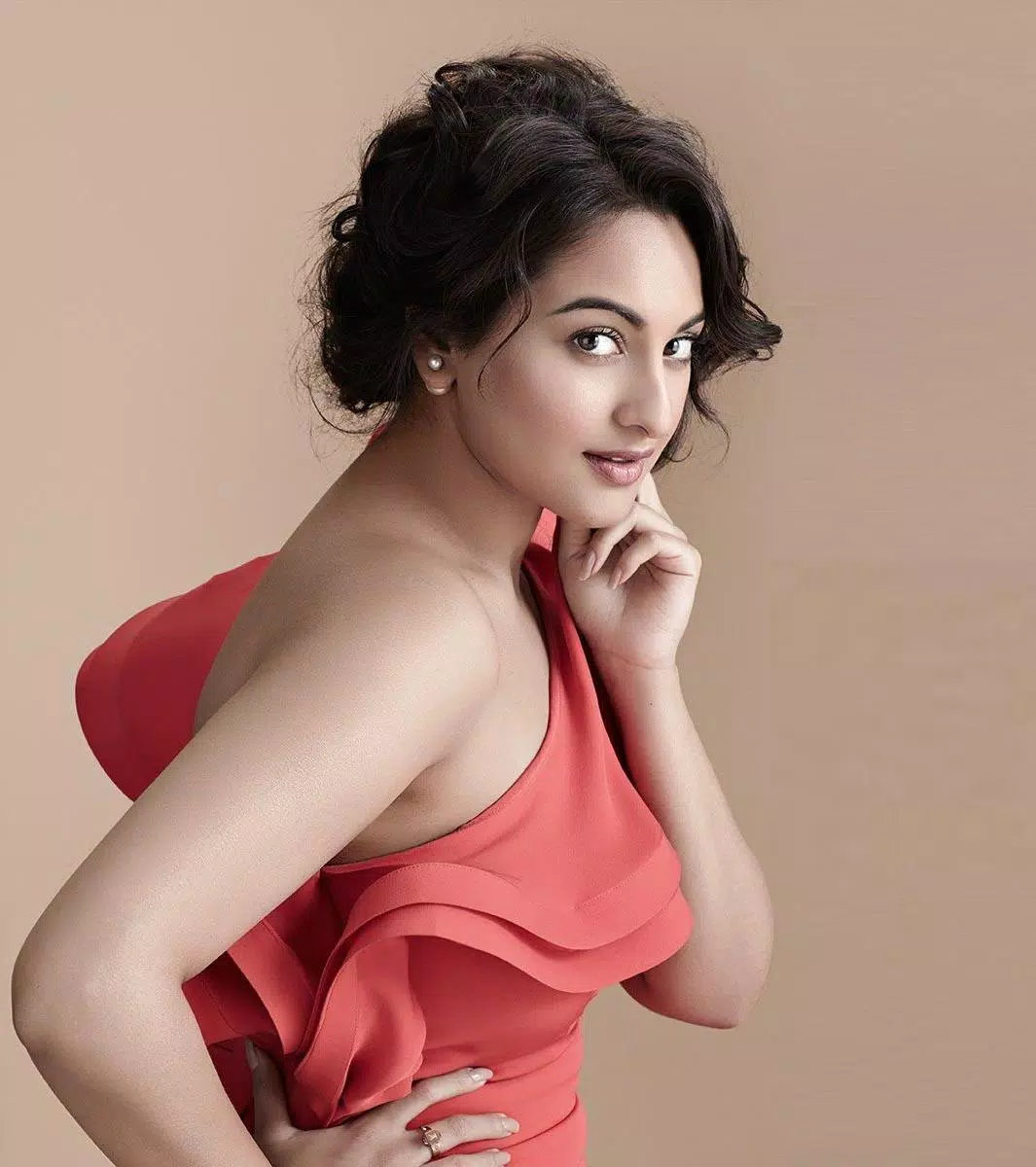 Sonakshi Sinha Wallpapers HD 2 APK for Android Download