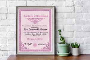 Certificate Maker الملصق