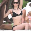 Emma Watson HOT Bikini Wallpaper APK
