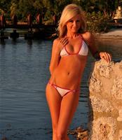 Hot Sexy Bikini Girls Photos 4 screenshot 1