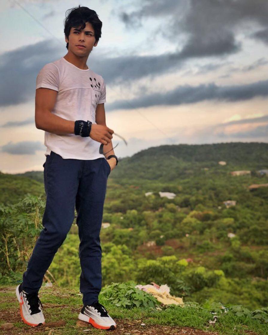 Siddharth Nigam HD Wallpapers APK for Android Download
