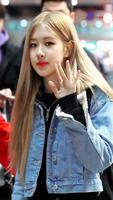 Selfie Photo with Rose – Blackpink Wallpapers تصوير الشاشة 1