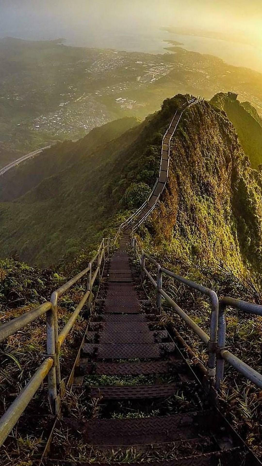 Тропою истины. Лестница хайку, Оаху, Гавайи. Лестница хайку (Haiku Stairs), Гавайи.. Оаху Гавайи лестница. Остров Оаху Гавайи лестница в небо.
