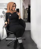 دردشة صوتية بنات الملصق