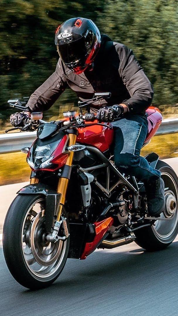 Ducati Streetfighter с пассажиром