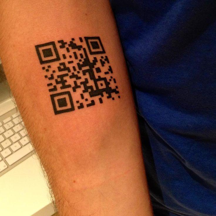 Qr коды метка. QR код. Татуировка QR код. Наколка в виде QR кода. QR код тату на руке.