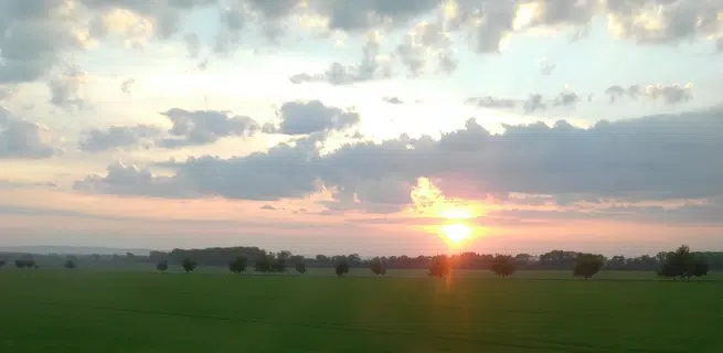 Einfaches Wetter und Uhr