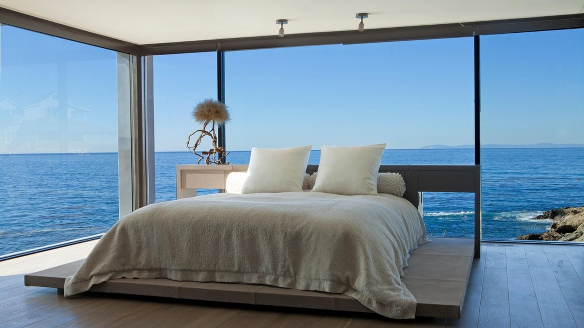 This room is big. Шикарный вид на море. Спальня с панорамными окнами. Спальня с видом на океан. Вид на океан.
