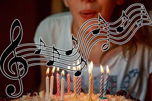 Vídeo de feliz aniversário para amiga com canções Ekran Görüntüsü 3