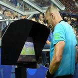 Футбольный судья VAR