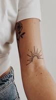 Blumen -Tattoo Designs Plakat