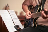 Top 10 Apps to Learn Guitar on Mobile