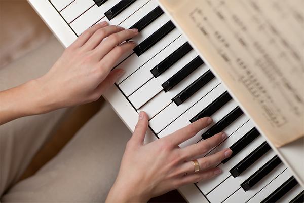 Top 10 Apps to Learn Piano for free image